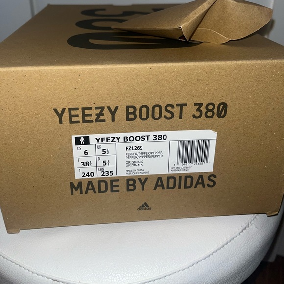 YEEZY BOOST 380 - Picture 6 of 7